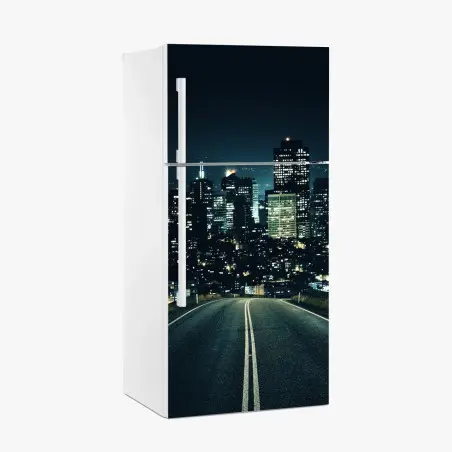 Adesivo per frigorifero strada verso la città moderna illuminata • Wallissimo®