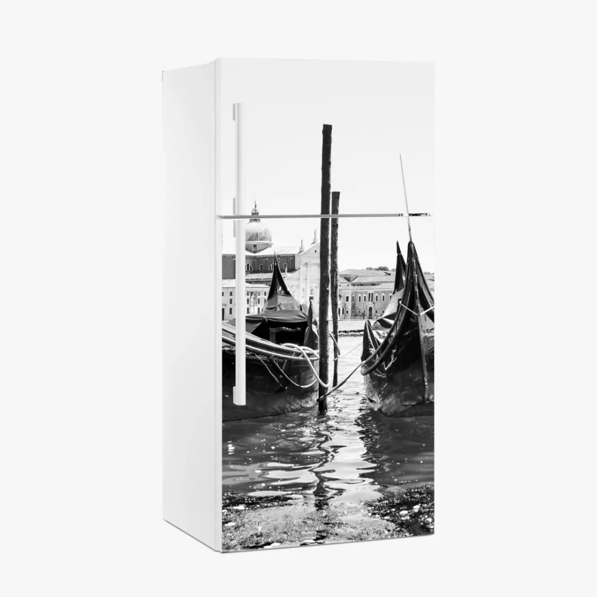 Adesivo per frigorifero riflessi di Venezia: gondole in bianco e nero • Wallissimo®