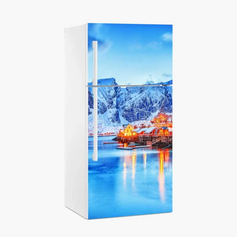 Adesivo per frigorifero villaggio di case rosse sul fiordo innevato