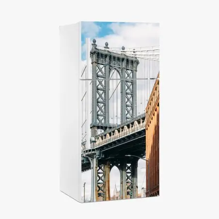 Adesivo per frigorifero vista del ponte di Manhattan tra edifici in mattoni • Wallissimo®