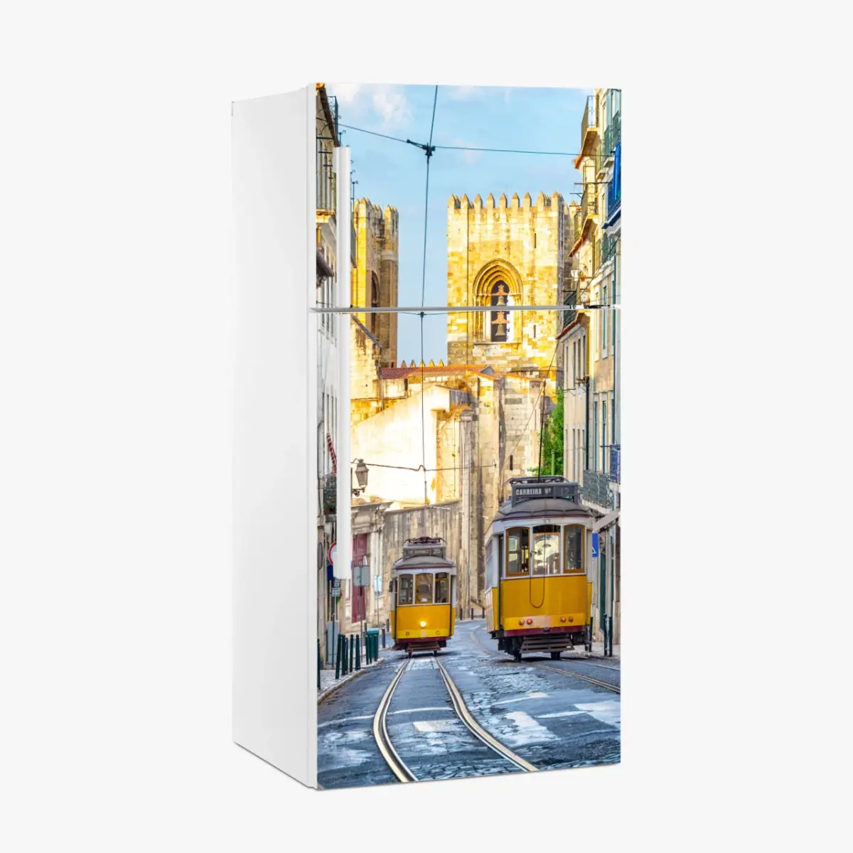 Adesivo per frigorifero tram gialli di Lisbona, scorcio urbano • Wallissimo®