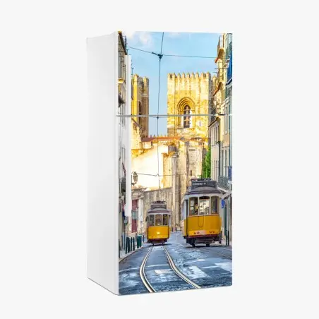 Adesivo per frigorifero tram gialli di Lisbona, scorcio urbano • Wallissimo®