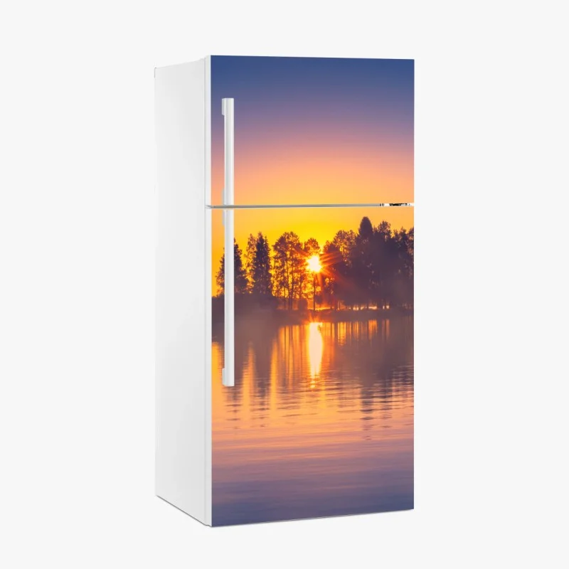 Adesivo per frigorifero lago al tramonto con riflessi dorati