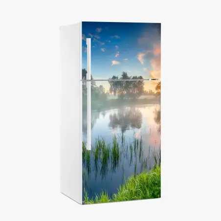 Adesivo per frigorifero alba dorata sul fiume • Wallissimo®