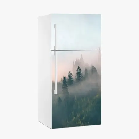 Adesivo per frigorifero alba nella foresta avvolta dalla nebbia • Wallissimo®
