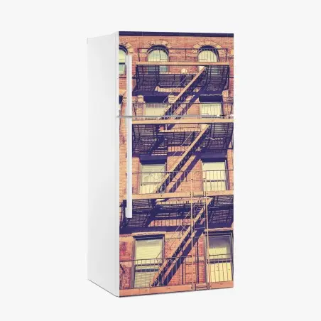 Adesivo per frigorifero facciata di New York con scale antincendio vintage • Wallissimo®