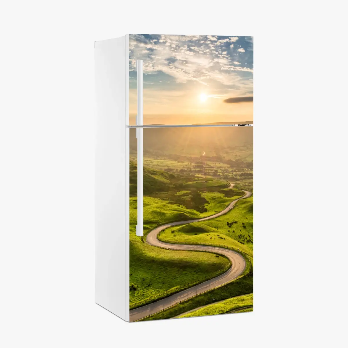 Adesivo per frigorifero strada serpeggiante al tramonto sulle colline verdi • Wallissimo®