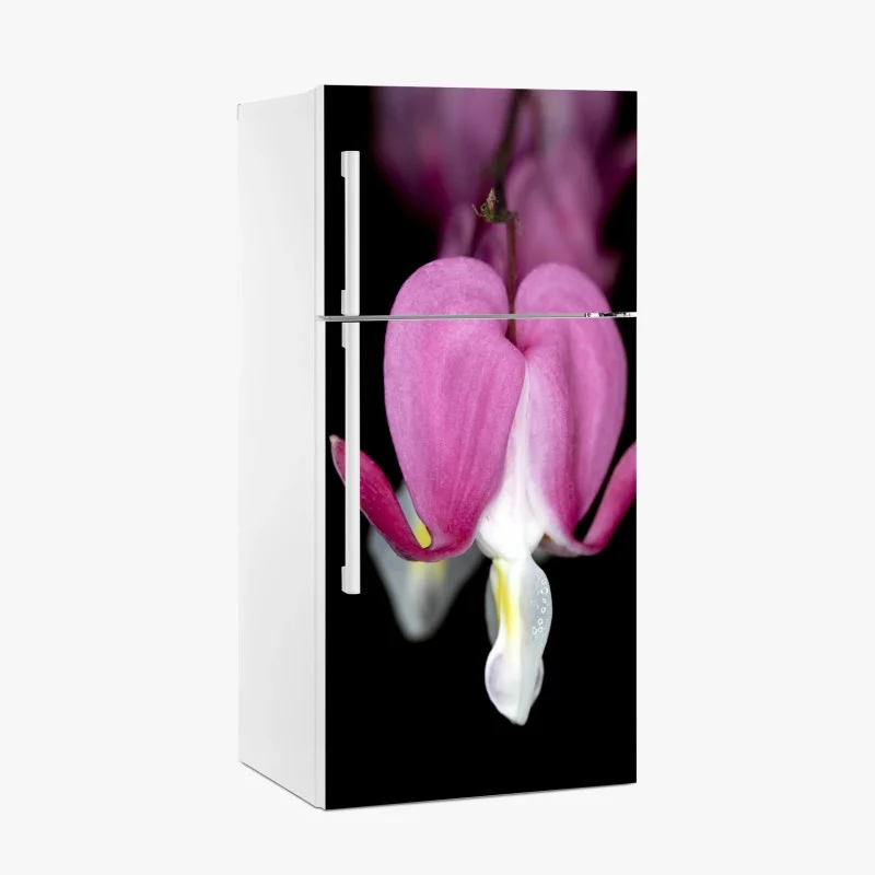 Adesivo per frigorifero fiore a forma di cuore su sfondo nero