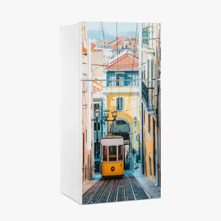 Adesivo per frigorifero scorcio del tram di Bica a Lisbona • Wallissimo®