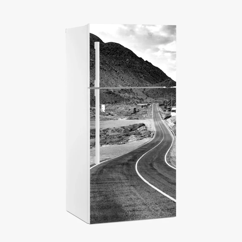 Adesivo per frigorifero strada serpeggiante verso le montagne