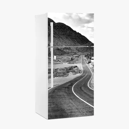 Adesivo per frigorifero strada serpeggiante verso le montagne • Wallissimo®