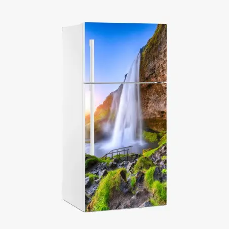Adesivo per frigorifero tramonto a Seljalandsfoss: splendore della cascata • Wallissimo®