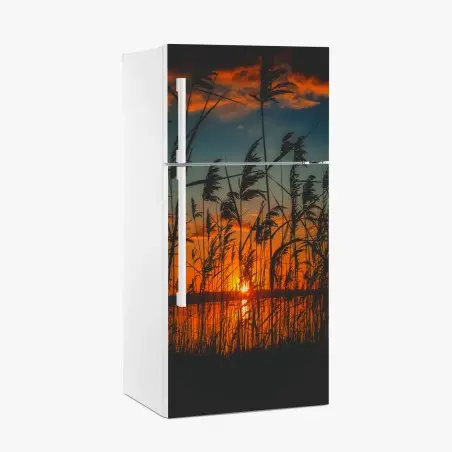 Adesivo per frigorifero tramonto sulle rive: silhouette di canne al vento • Wallissimo®