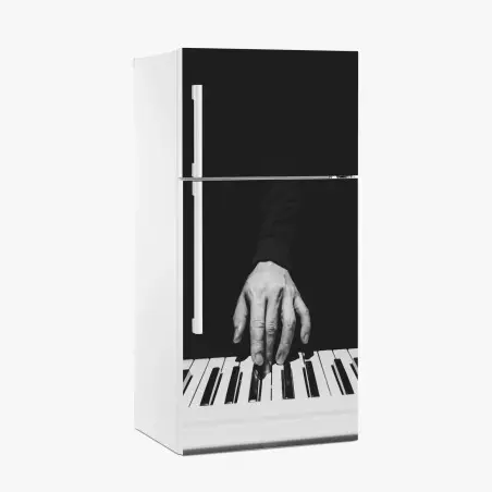 Adesivo per frigorifero mano sul pianoforte in bianco e nero • Wallissimo®