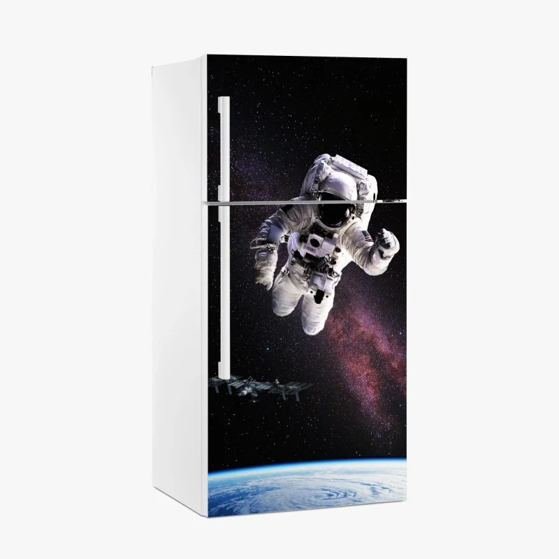 Adesivo per frigorifero astronauta in orbita sopra la terra