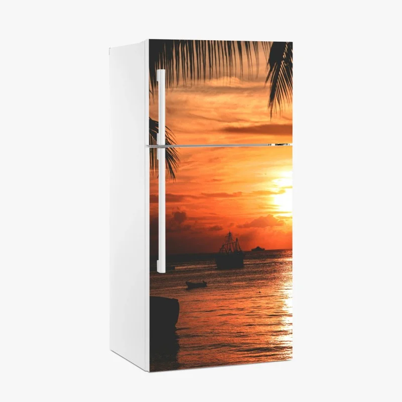 Adesivo per frigorifero tramonto tropicale sul mare con palme e barche