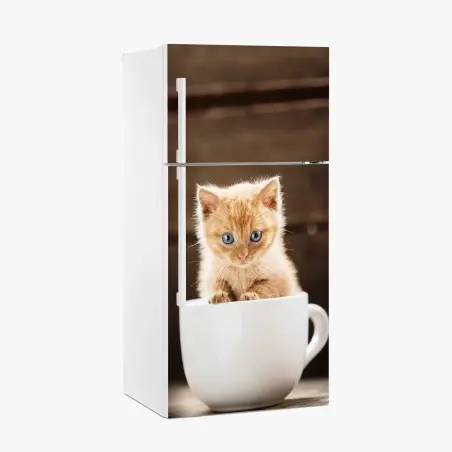Adesivo per frigorifero gattino arancione nella tazza • Wallissimo®