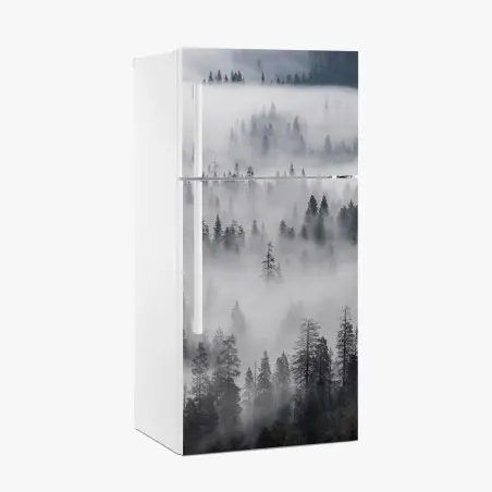 Adesivo per frigorifero foresta avvolta nella nebbia • Wallissimo®