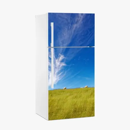 Adesivo per frigorifero collina di pecore sotto un cielo infinito • Wallissimo®