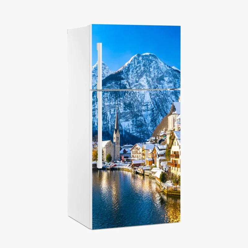 Adesivo per frigorifero villaggio alpino sul lago innevato