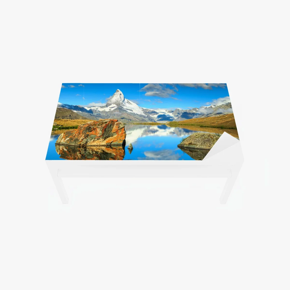 Adesivo per tavolo e scrivania riflessi del Cervino sul lago alpino • Wallissimo® Adesivo per tavolo e scrivania riflessi del Cervino sul lago alpino • Wallissimo®