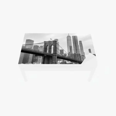 Adesivo per tavolo e scrivania stampa artistica in bianco e nero del ponte di Brooklyn e skyline di New York • Wallissimo®