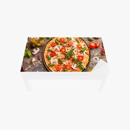 Adesivo per tavolo e scrivania pizza rustica con basilico e pomodori • Wallissimo®