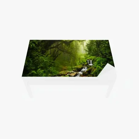 Adesivo per tavolo e scrivania paesaggio verde: ruscello nella foresta incantata • Wallissimo®
