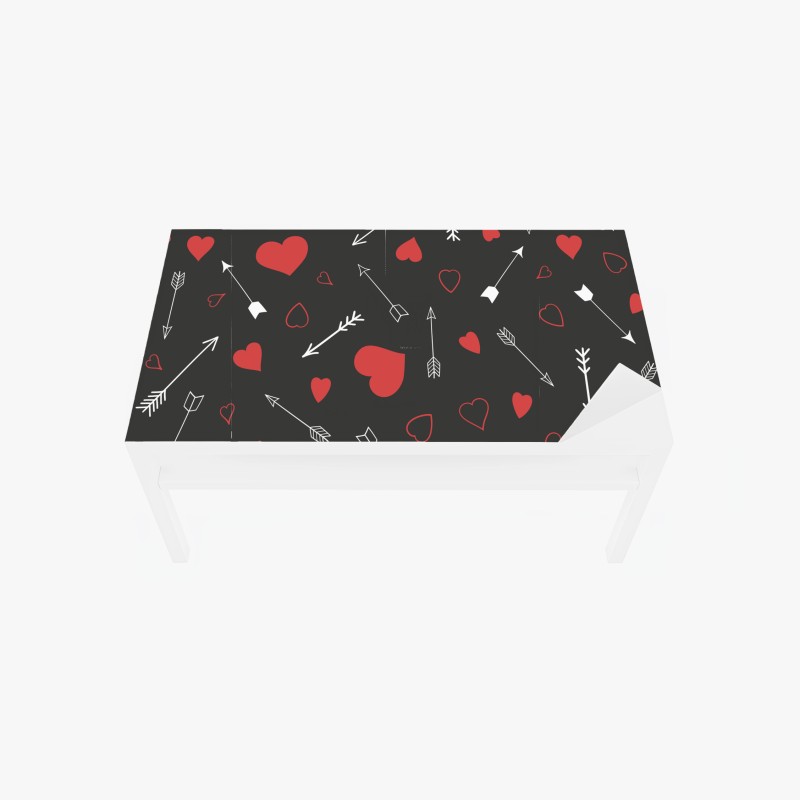 Adesivo per tavolo e scrivania motivo romantico con cuori e frecce su sfondo scuro
