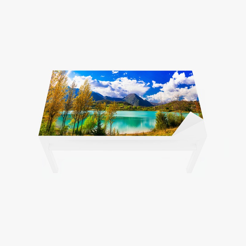 Adesivo per tavolo e scrivania panorama di lago turchese e montagne