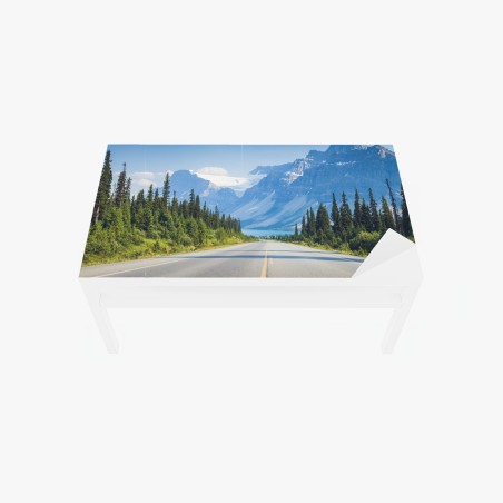Adesivo per tavolo e scrivania strada verso le montagne innevate • Wallissimo®