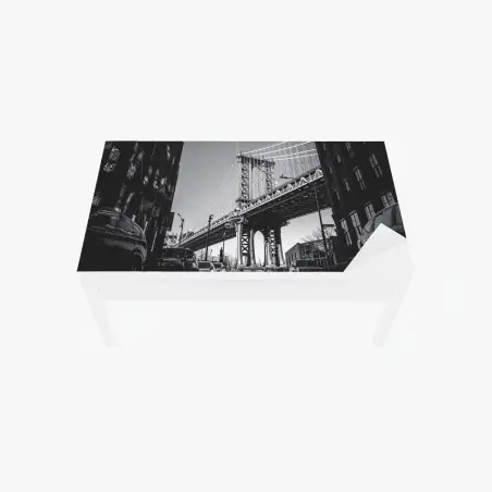 Adesivo per tavolo e scrivania panorama urbano sotto il ponte di Manhattan • Wallissimo®
