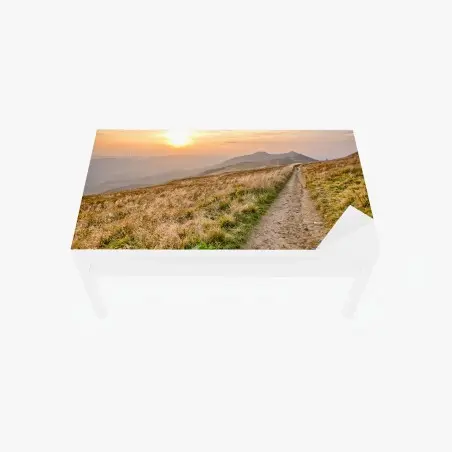 Adesivo per tavolo e scrivania sentiero al tramonto sulle Bieszczady (Carpazi) • Wallissimo®