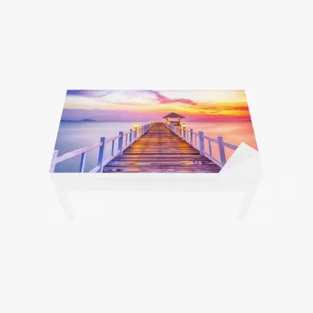 Adesivo per tavolo e scrivania tramonto sul molo: vista serena sul mare • Wallissimo®