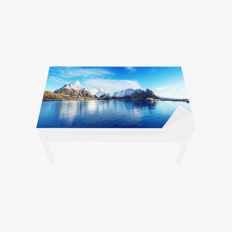 Adesivo per tavolo e scrivania panorama innevato di Reine alle isole Lofoten, Norvegia