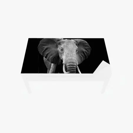 Adesivo per tavolo e scrivania maestoso elefante su sfondo nero • Wallissimo®
