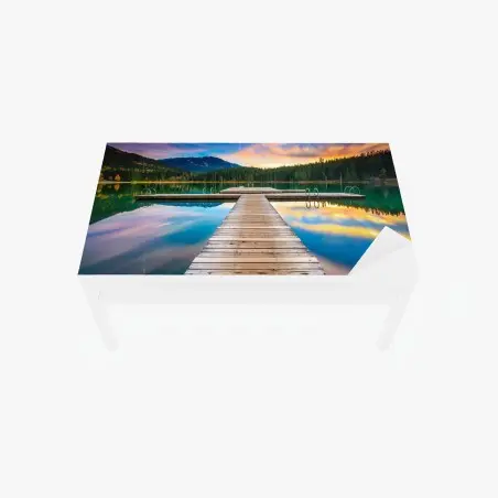 Adesivo per tavolo e scrivania molo verso il tramonto sul lago • Wallissimo®