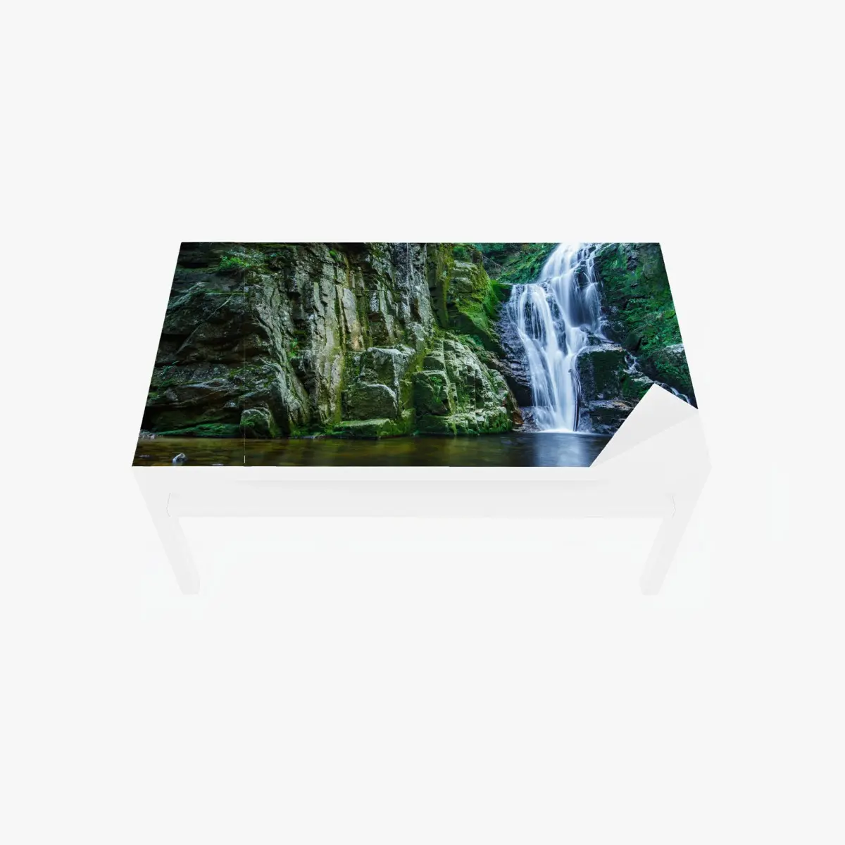 Adesivo per tavolo e scrivania cascata di Kamienczyk nel cuore del bosco • Wallissimo®