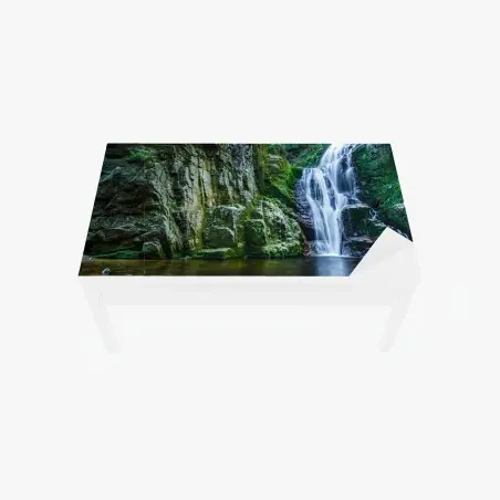 Adesivo per tavolo e scrivania cascata di Kamienczyk nel cuore del bosco • Wallissimo®
