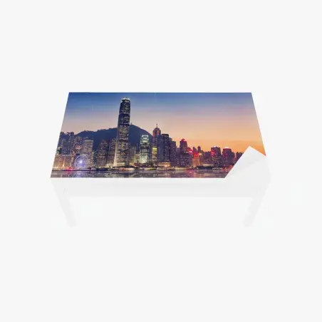 Adesivo per tavolo e scrivania skyline di Hong Kong al crepuscolo • Wallissimo®