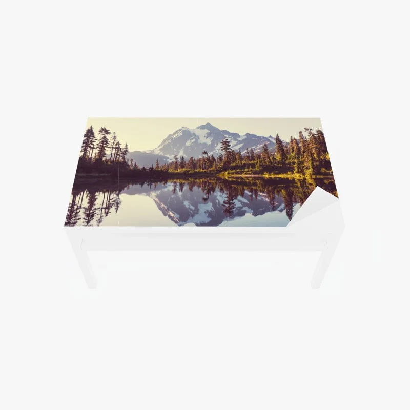 Adesivo per tavolo e scrivania riflessi dorati di Monte Shuksan sul lago