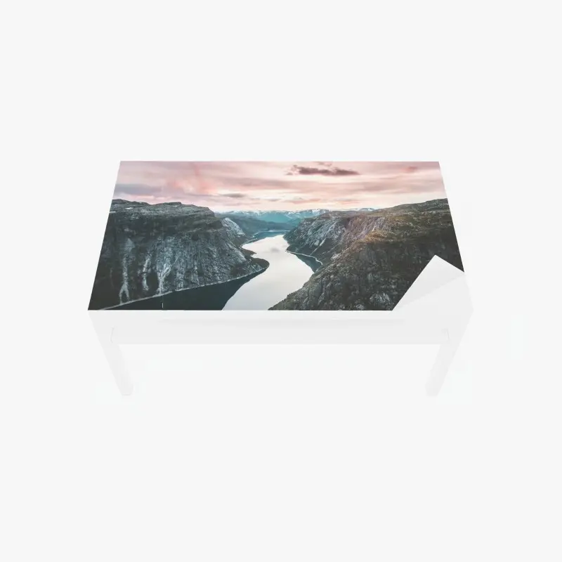 Adesivo per tavolo e scrivania fiordo al tramonto: panorama in toni pastello