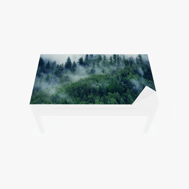Adesivo per tavolo e scrivania foresta avvolta dalla nebbia