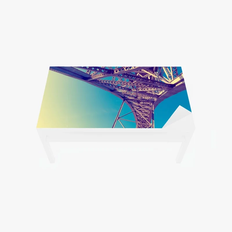 Adesivo per tavolo e scrivania prospettiva metallica su cielo turchese