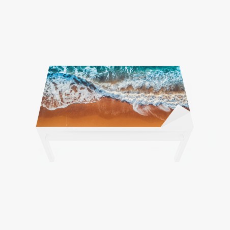 Adesivo per tavolo e scrivania abbraccio del mare sulla spiaggia • Wallissimo®