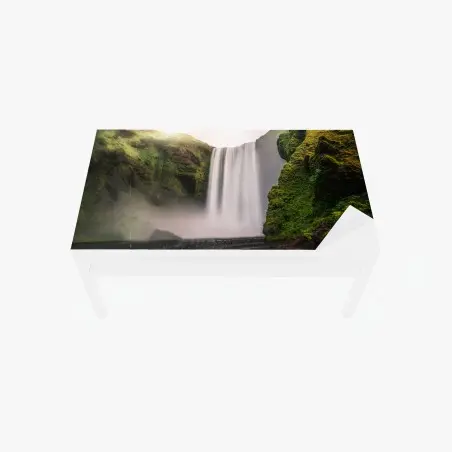 Adesivo per tavolo e scrivania paesaggio maestoso di Skogafoss • Wallissimo®