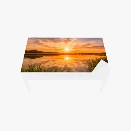 Adesivo per tavolo e scrivania tramonto dorato sul lago • Wallissimo®
