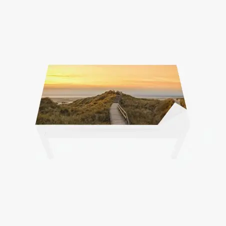 Adesivo per tavolo e scrivania passerella tra le dune di Norddorf al tramonto • Wallissimo®