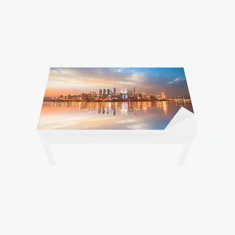 Adesivo per tavolo e scrivania panorama urbano al tramonto riflesso sull'acqua