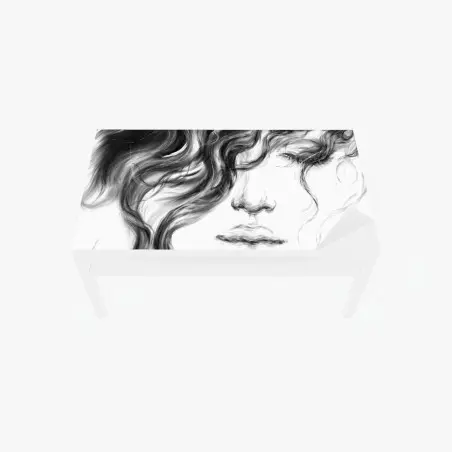 Adesivo per tavolo e scrivania ritratto etereo in bianco e nero • Wallissimo®